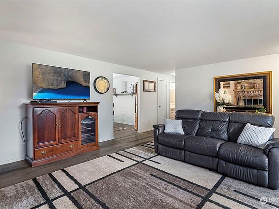 5th image of 2610 Eureka Avenue