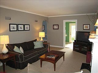 4th image of 330 Oakley Ln