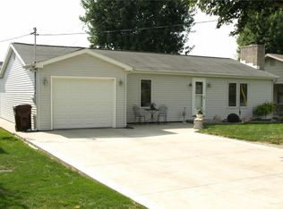 8445 E Lake View Dr, Syracuse, IN 46567