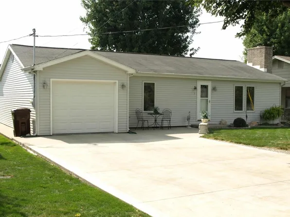 8445 E Lake View Dr, Syracuse, IN 46567