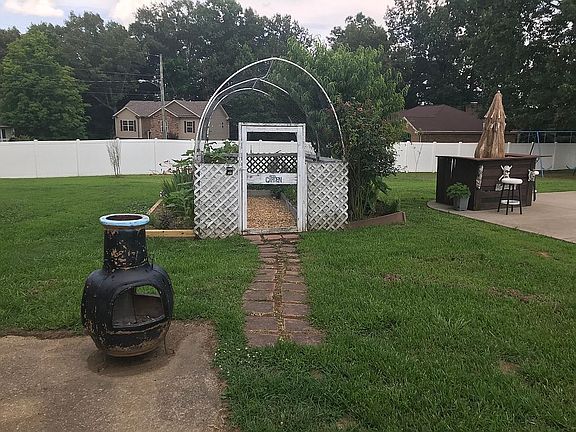 4th image of 177 Lancashire Dr