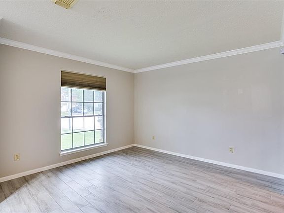 4th image of 15515 Constitution Ln