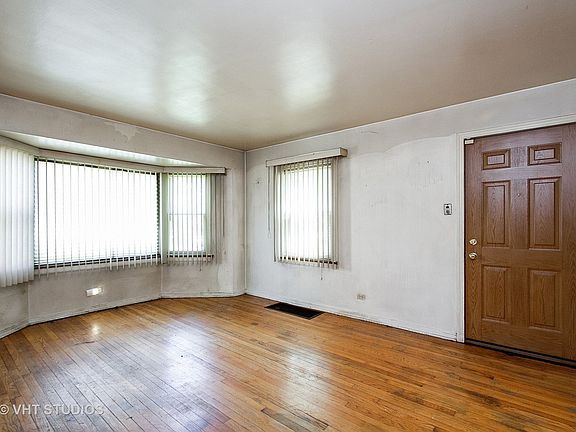 3rd image of 10940 S Eberhart Ave