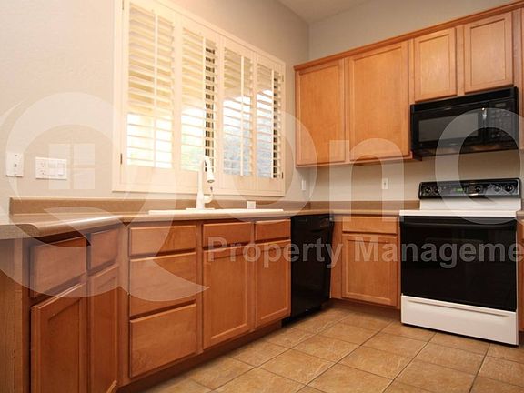 3rd image of 2039 W Olive Way