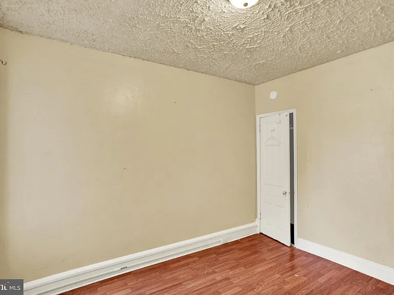 234 W Douglass St — Photo 17
