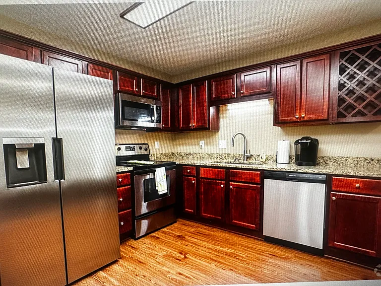 Crockett's Landing — Photo 7