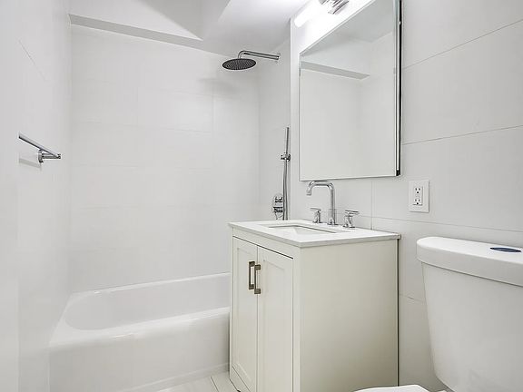 5th image of 153 E 57th St APT 16C