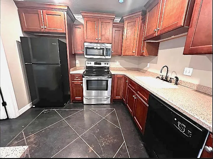 4821 Ocean Dr — Photo 5