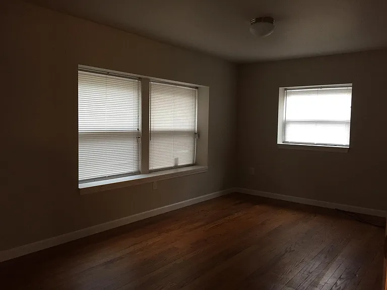 1029 Railroad St — Photo 3