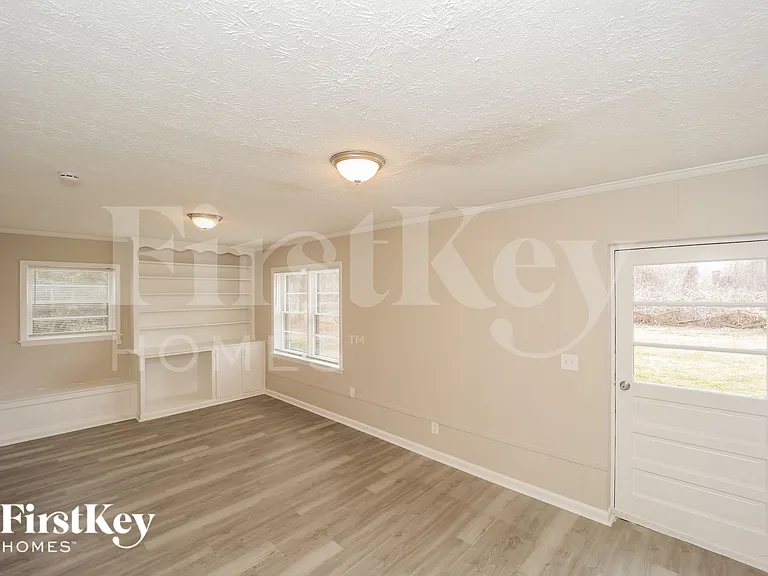 347 Judy Dr — Photo 2