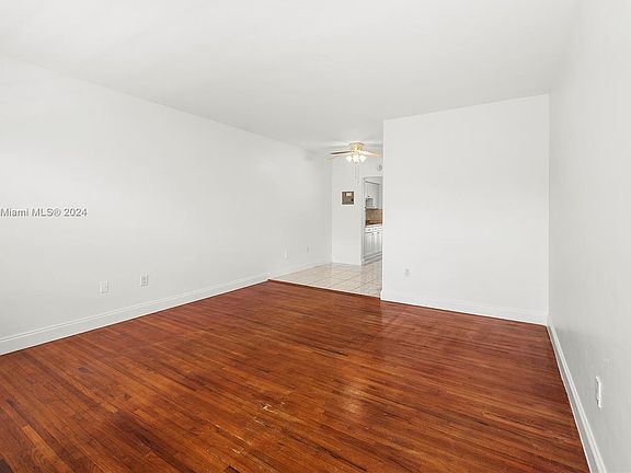 2nd image of 542 Euclid Ave APT 14