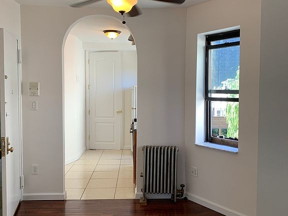 4th image of 426 W 45th St #5WF