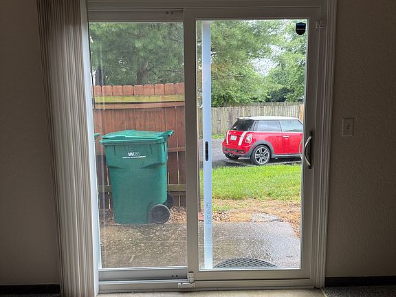 4th image of 437 Colleen Dr