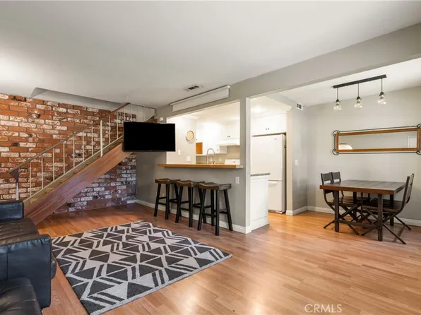 1194 W Calle De Las Estrellas APT 2, Azusa, CA 91702