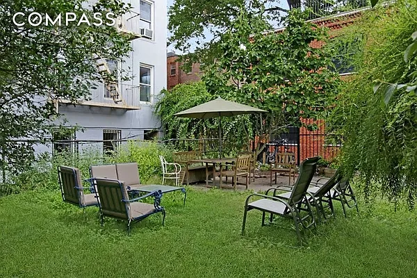 Sold by Compass | media 7