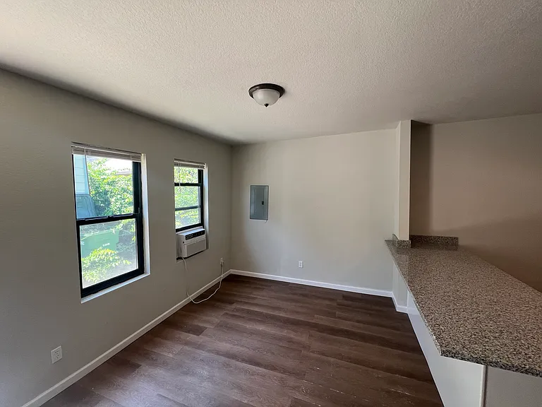 511 W Ridgewood Ct #B — Photo 5