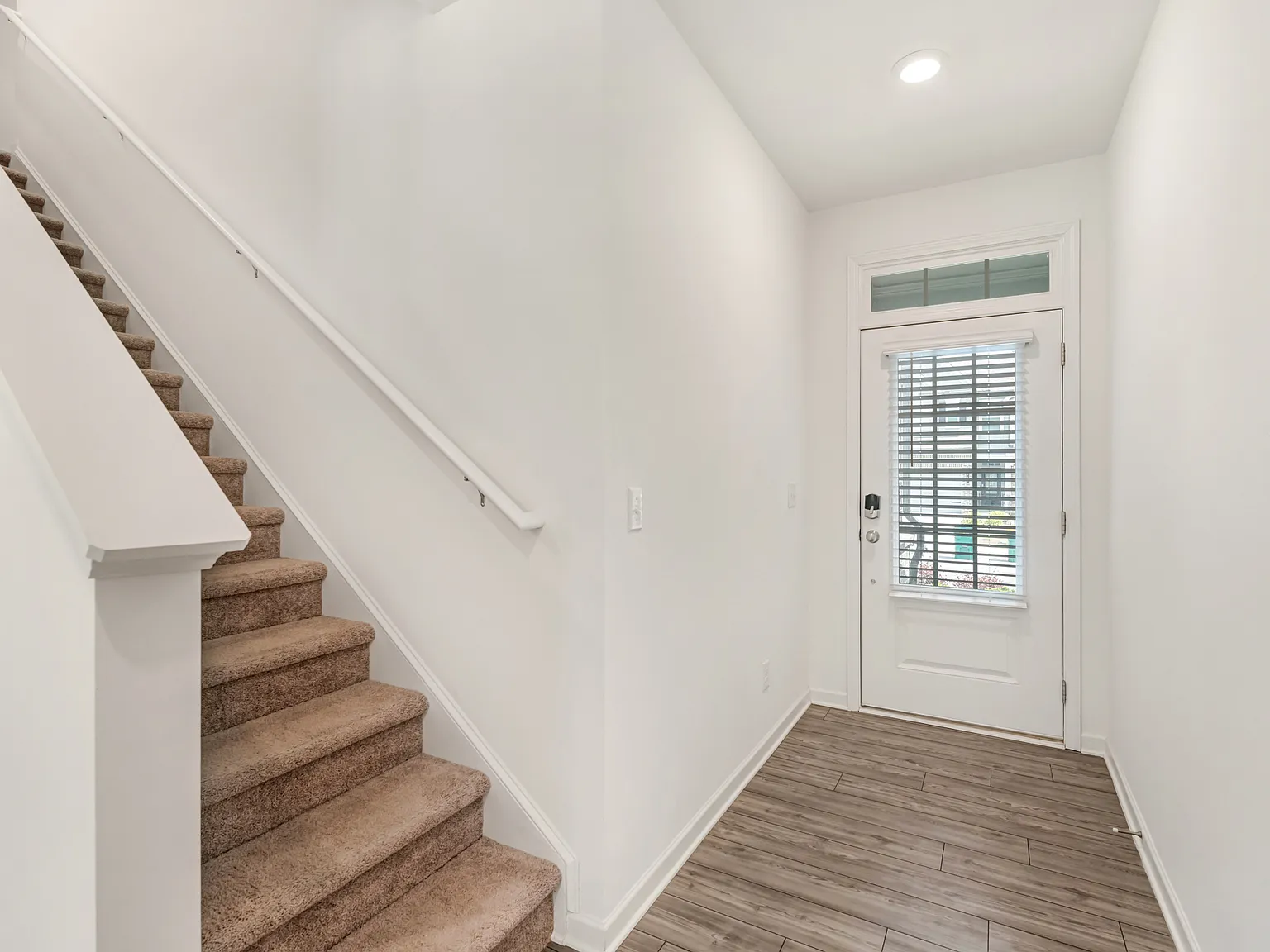 3 bed, 2.5 bath, 1802 sqft, $2,550 — Photo 4
