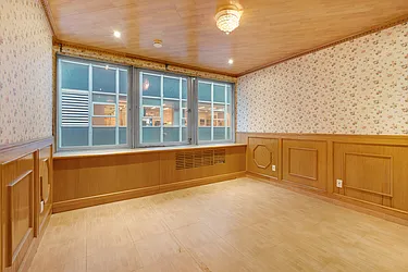 Sold by Manhattan Network Inc.