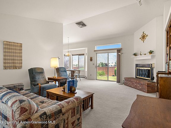 5th image of 21 Cottonwood Ct