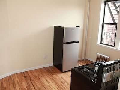 2nd image of 121 Jefferson Ave APT 1
