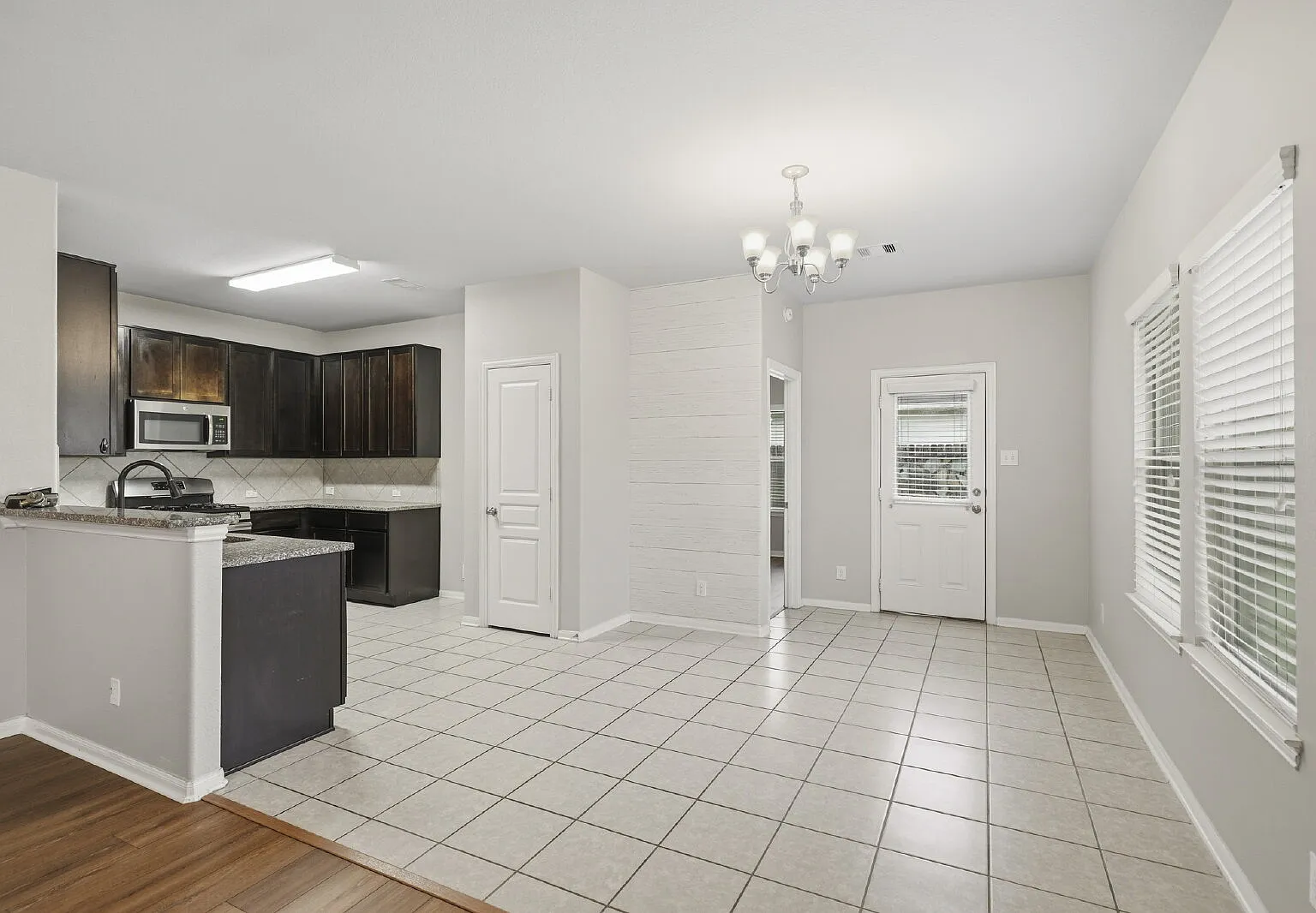 4 bed, 2.5 bath, 2251 sqft, $2,375 — Photo 4