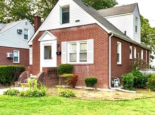 105 Nugent St #1, New Hyde Park, NY 11040