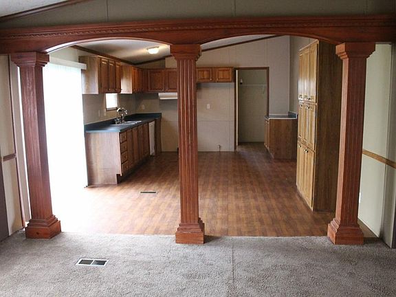 4th image of 101 Tompkins Ave