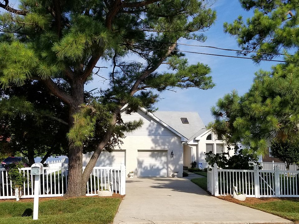1st image of 214 Beachside Dr