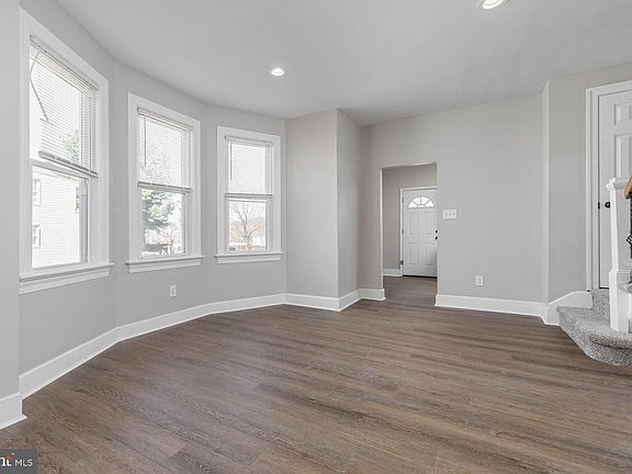 5th image of 229 Broad St