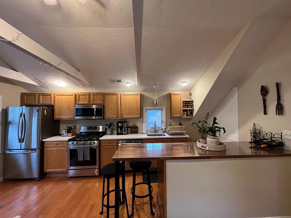 1st image of 3 Knox Ct Floor 2