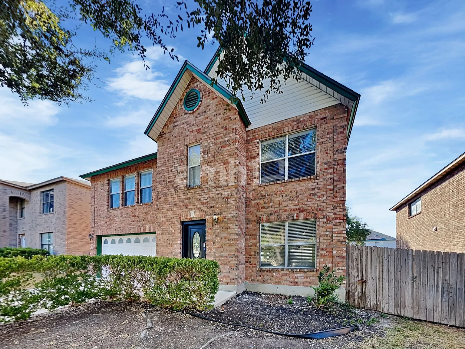3 bed, 2.0 bath, 2105 sqft, $1,845 — Photo 1