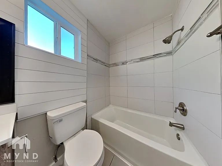 227 W Kerry Ln — Photo 15
