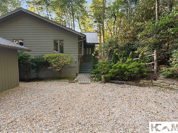 3rd image of 18 Horsepasture River Court