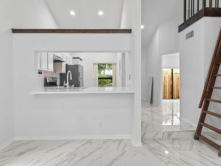 1400 NW 9th Ave #B-14 — Photo 13