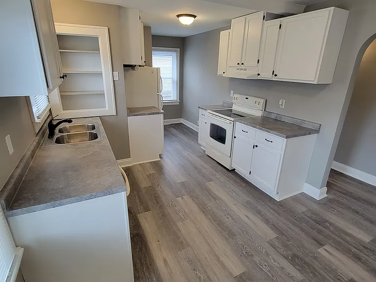 402 S McClun St — Photo 5