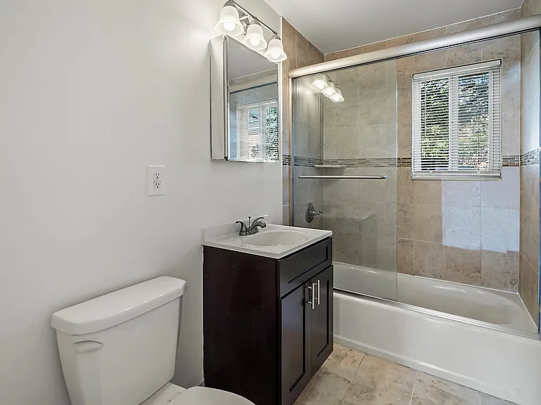 Clinton Manor Arms Apartments — Photo 10