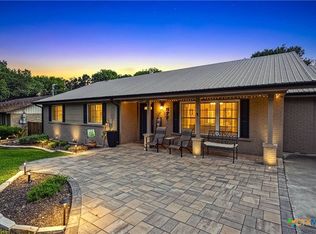 877 Twin Oaks Dr, New Braunfels, TX 78130