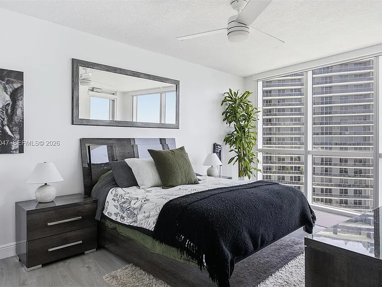 1750 N Bayshore Dr #4801 — Photo 31