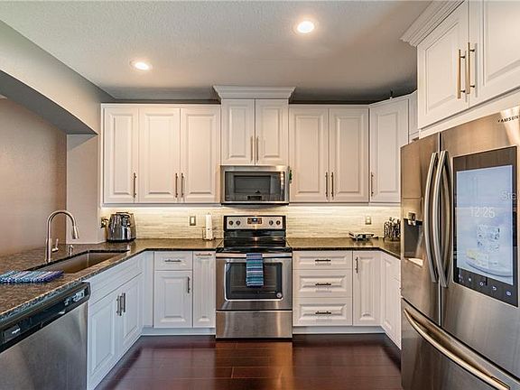 Home For Sale In Lakewood Ridge