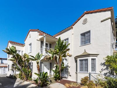 2011 N Beachwood Dr, Los Angeles, CA, 90068