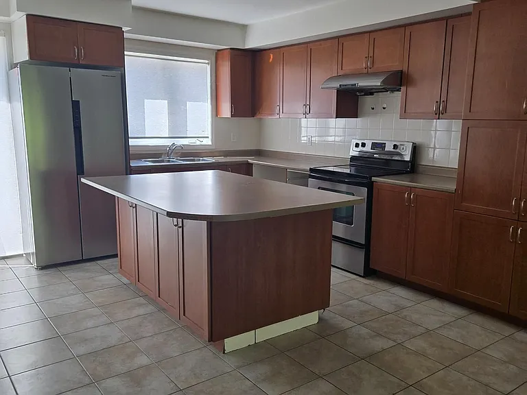 3120 Boxford Cres #5 — Photo 8