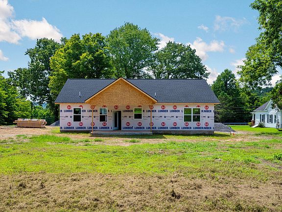 4th image of 2352 Parksville Rd