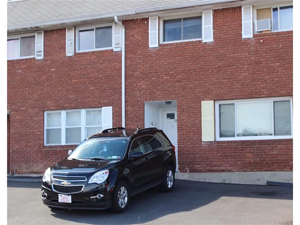 88 Conklin Ave photo 1