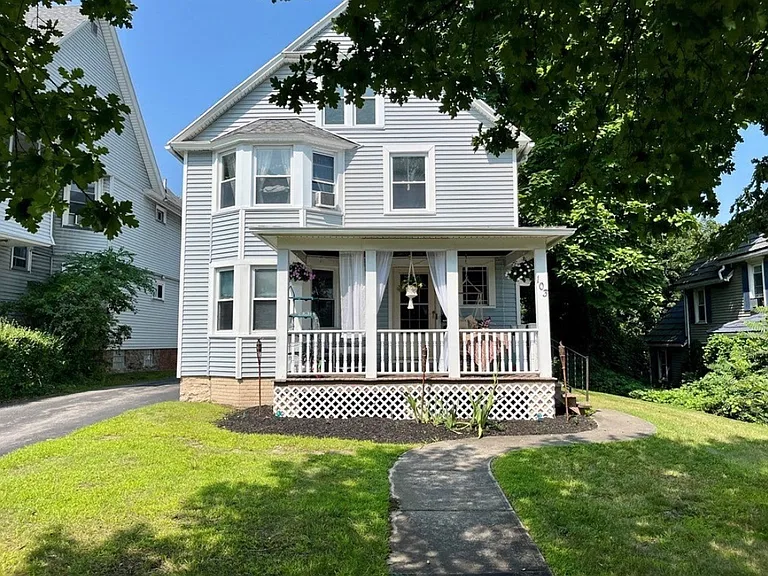 103 Winton Rd S — Photo 9
