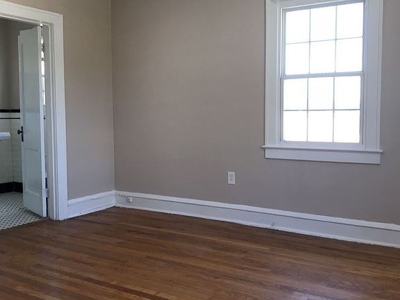 3rd image of 700 E Pembroke Ave APT 2A