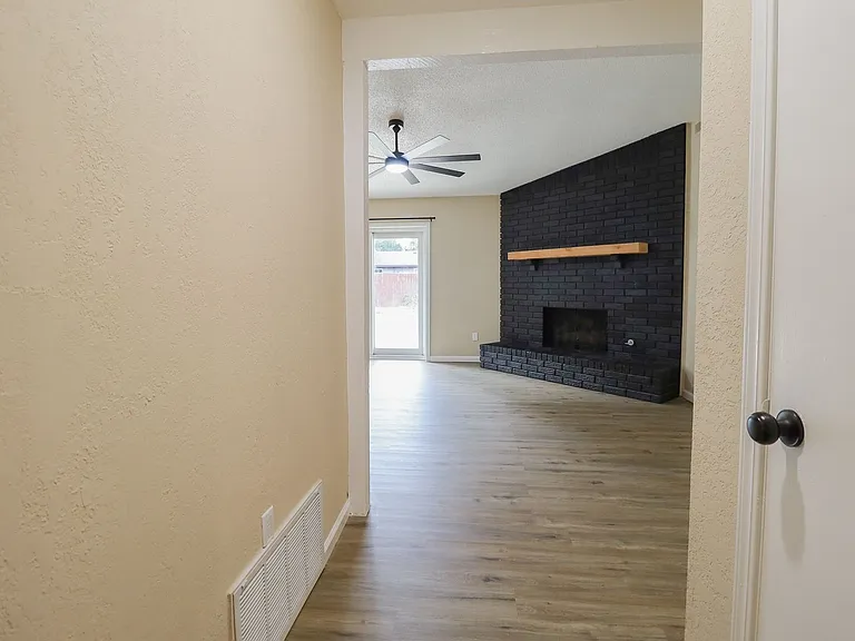 3012 S Ash Ct — Photo 4