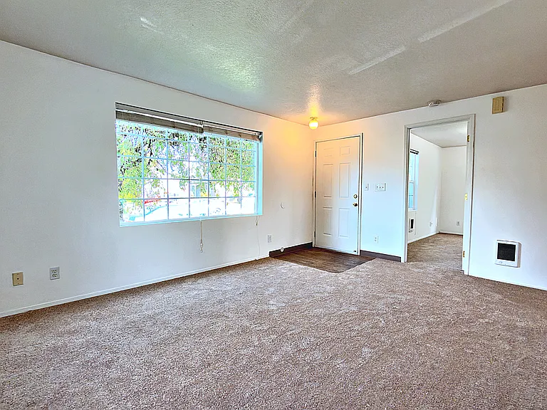 905 NE 94th Ave — Photo 10