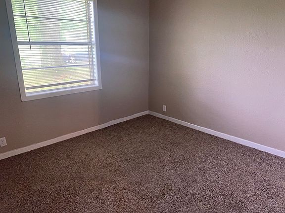 5th image of 404 N Lindsey St