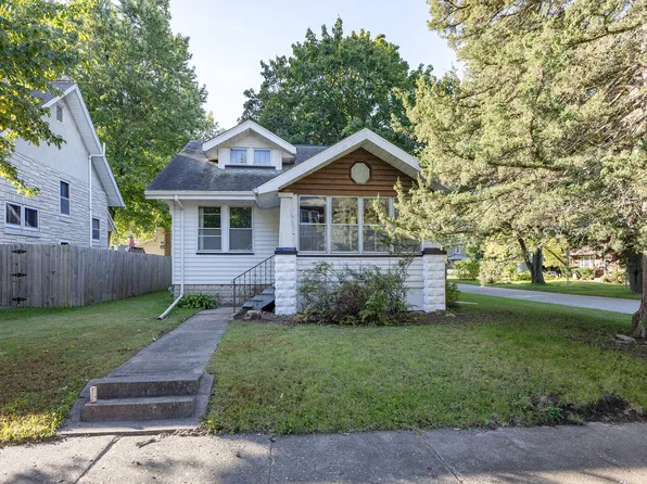 1402 28th Ave, Moline, IL 61265