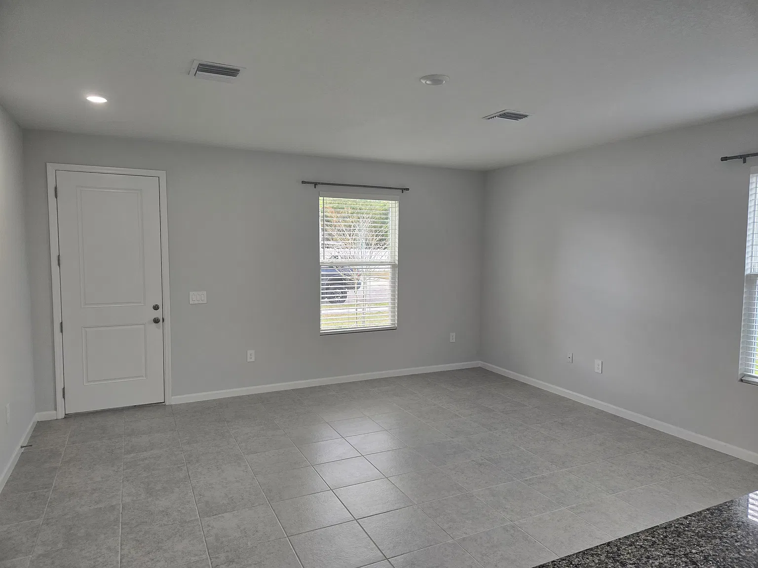 3 bed, 1319 sqft, $2,100 — Photo 3